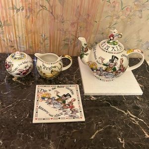 Alice in wonderland tea set with coaster RARE